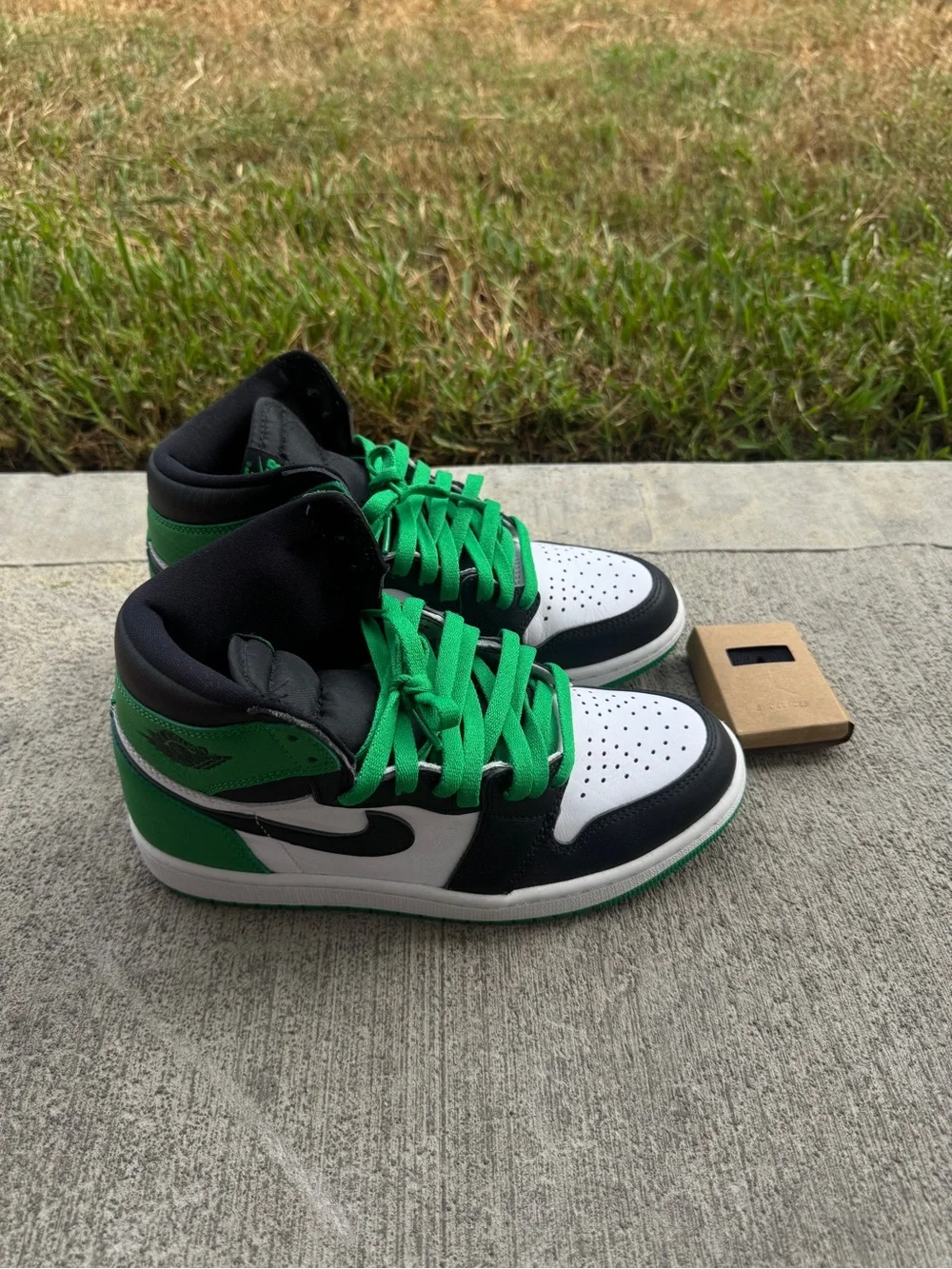 Lucky Green 1s. Size 7.5M 9W. 9.5/10 Condition! WORN 2X!!Comes W/ OG Black Socks